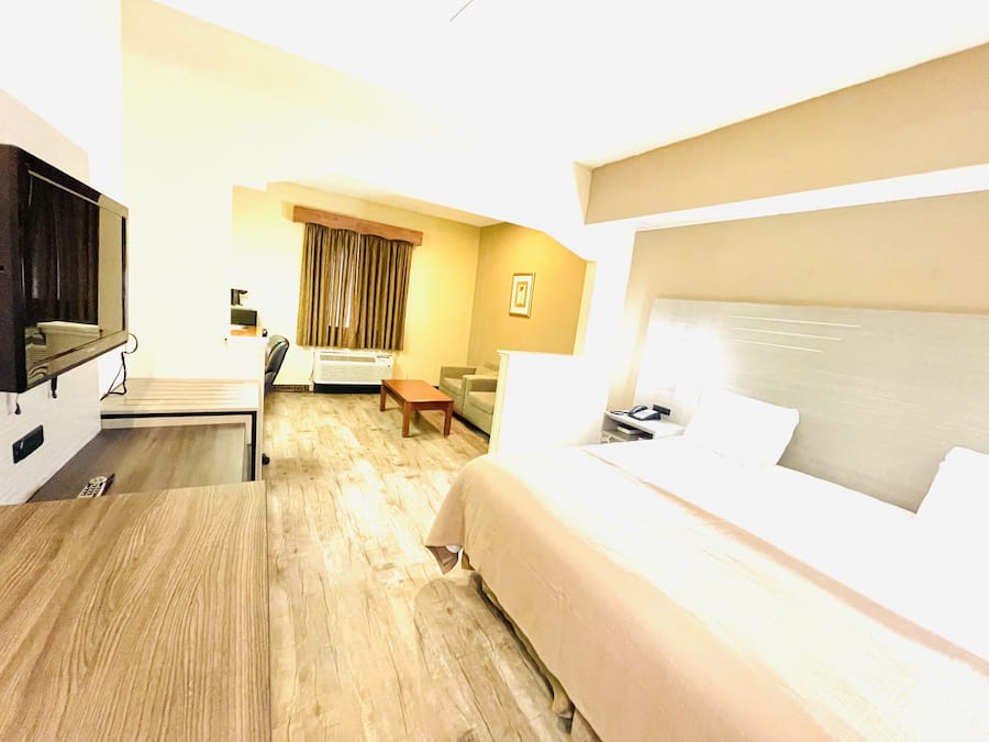 Habitación ejecutiva, 1 cama de matrimonio grande | Escritorio, tabla de planchar con plancha, wifi gratis y ropa de cama