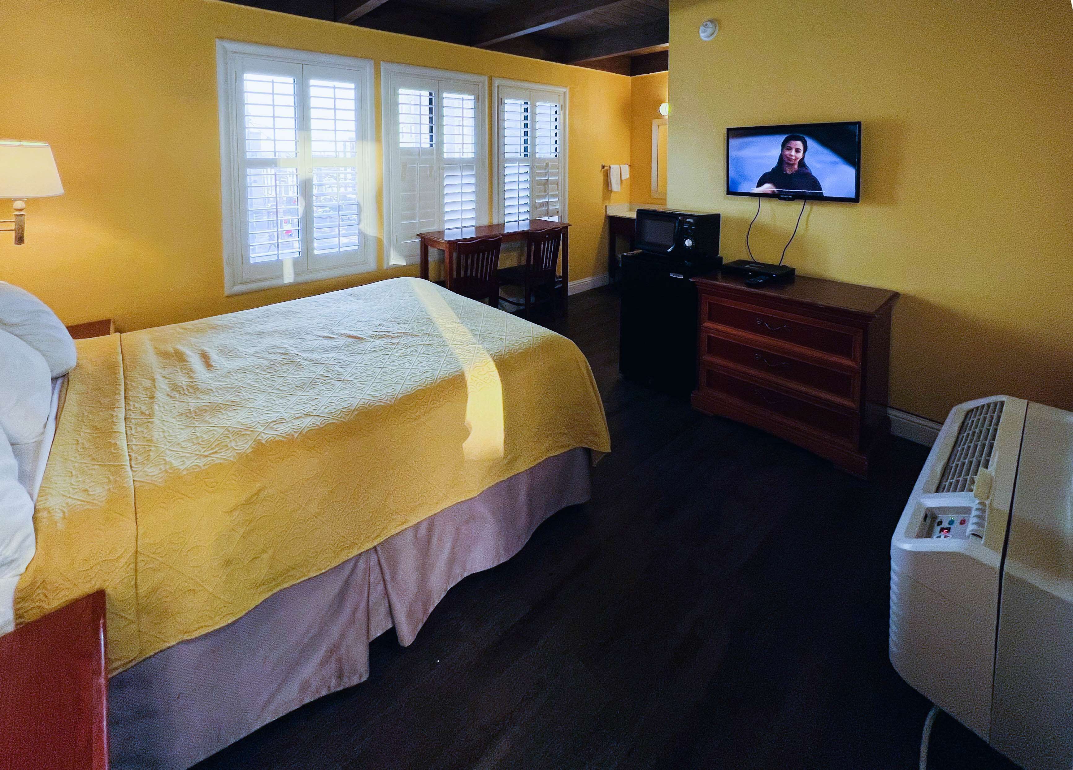 Blackout drapes, free WiFi, bed sheets, alarm clocks