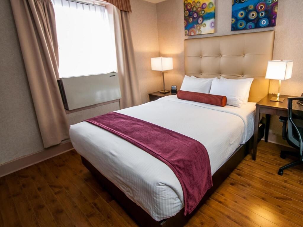 Verdunkelungsvorhänge, Bügeleisen/Bügelbrett, kostenlose Babybetten