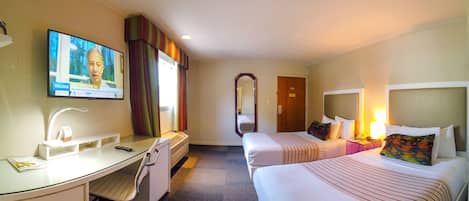 Habitación, 2 camas matrimoniales, para no fumadores | Caja de seguridad en la habitación, escritorio y wifi gratis