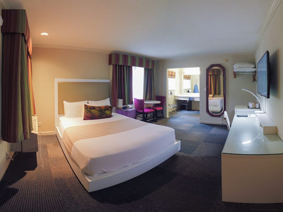 Kamer, 1 queensize bed, niet-roken | Een kluis op de kamer, een bureau, gratis wifi, beddengoed