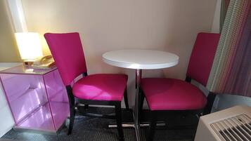 Room, 1 King Bed, Non Smoking | In-room safe, desk, free WiFi, bed sheets