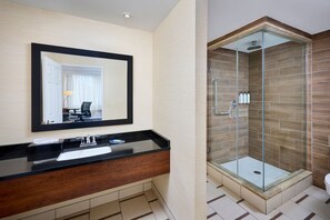 Shower, free toiletries, hair dryer, towels - Fairfield Inn & Suites by Marriott Ottawa Kanata (Ottawa)