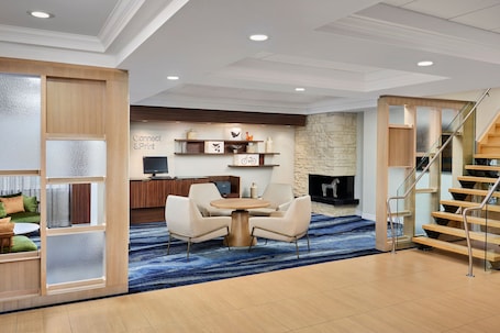 Lobby lounge. Fairfield Inn & Suites by Marriott Ottawa Kanata