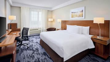 Room, 1 King Bed | Hypo-allergenic bedding, down comforters, pillowtop beds, desk