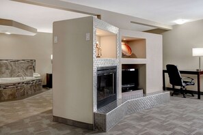 Suite Signature, 1 cama de matrimonio grande con sofá cama, chimenea (Jetted Tub) | Ropa de cama de alta calidad, escritorio, cortinas opacas
