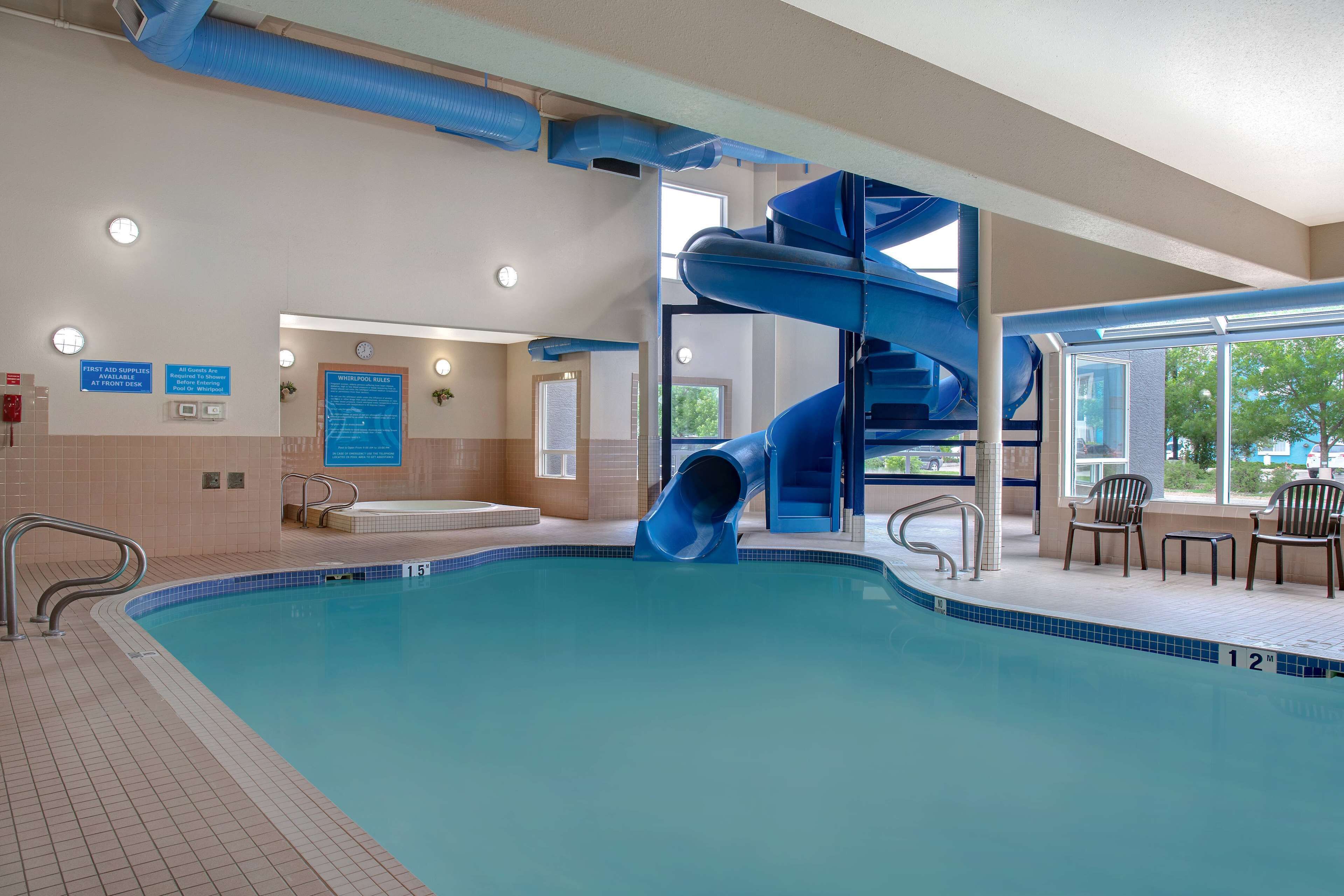 indoor pool, open 9 am to 10 pm, pool loungers