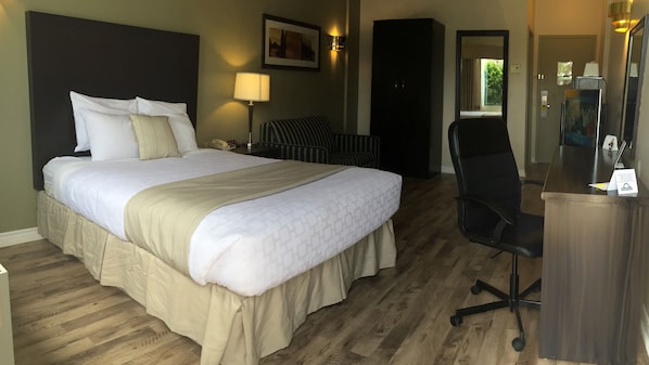 Chambre Standard, 1 grand lit, non-fumeur | Bureau, rideaux dâobscurcissement, fer et planche Ă repasser