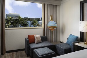 客房, 1 张特大床, 湖景 | 防过敏的被褥、羽绒被、加厚床垫、客房内保险箱