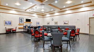 ๋งค์ผ ๋ทํ ๋ฌด๋ฃ ์์นจ ์์ฌ ํฌํจ