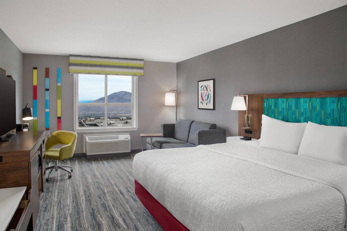 Pillowtop beds, desk, laptop workspace, blackout drapes