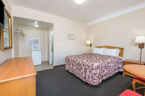 Desk, soundproofing, iron/ironing board, free WiFi