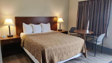 Desk, soundproofing, iron/ironing board, free WiFi