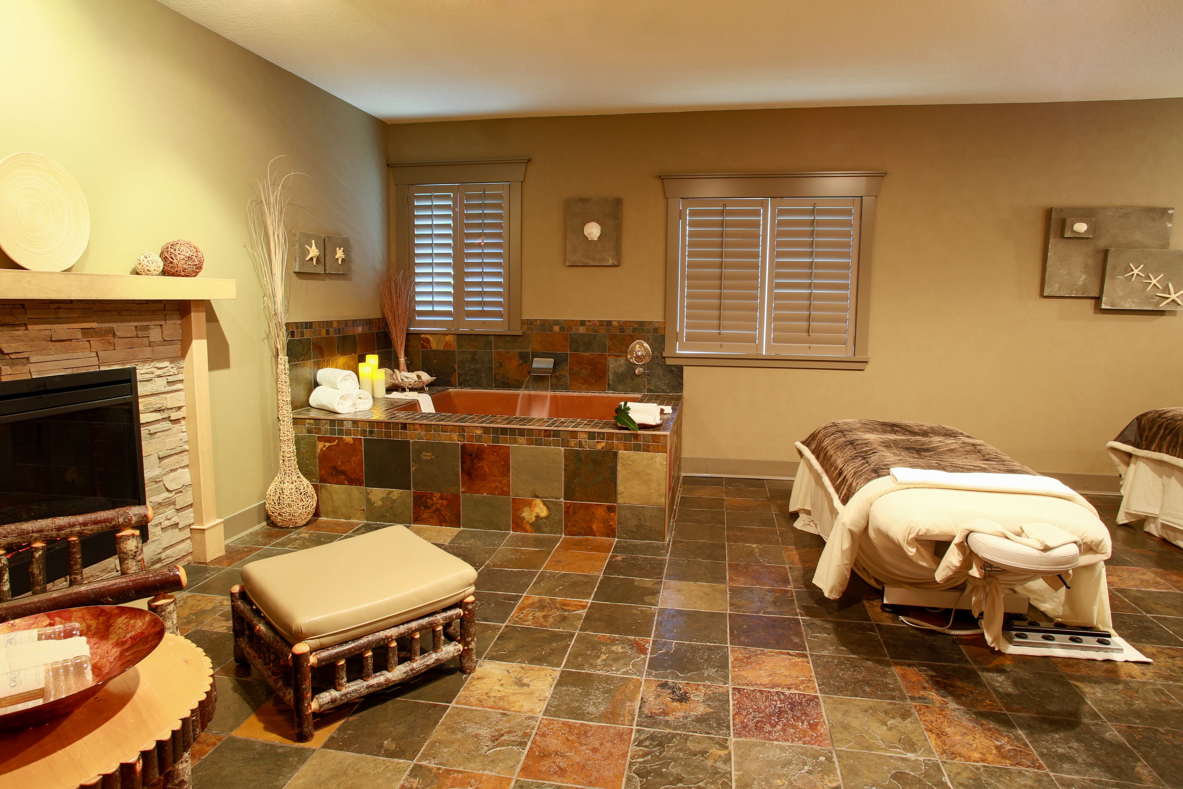 couples treatment room(s), hot tub, hot springs/mineral springs