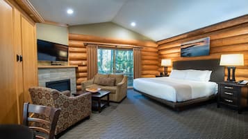 Bungalow, Jetted Tub | Premium bedding, pillow-top beds, desk, blackout curtains