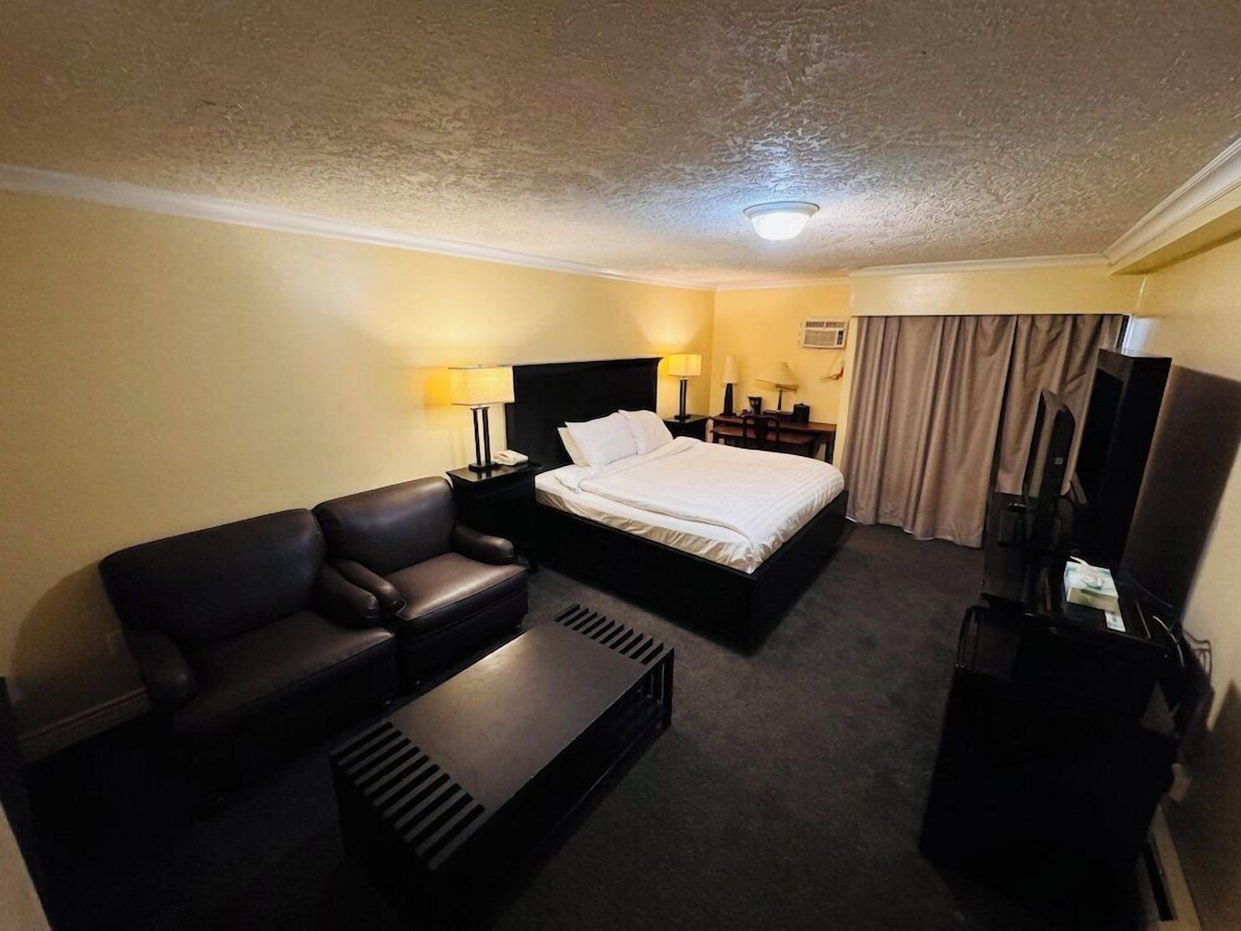 Desk, blackout drapes, iron/ironing board, free WiFi