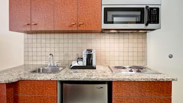 Refrigerador, microondas y cafetera y tetera