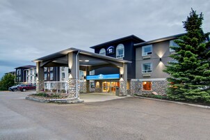 住宿正面 - 傍晚/夜晚