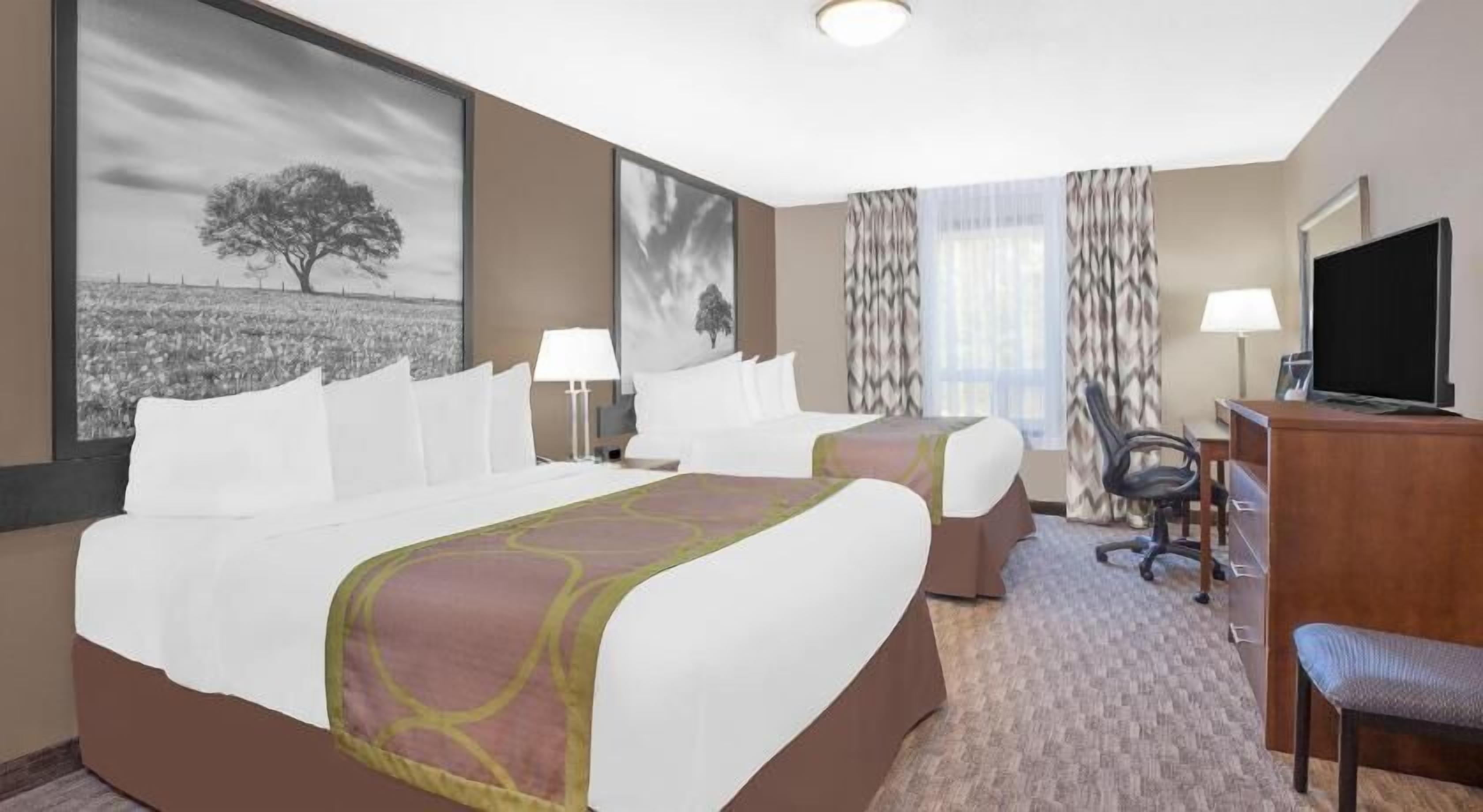 Escritorio, tabla de planchar con plancha, cunas gratuitas