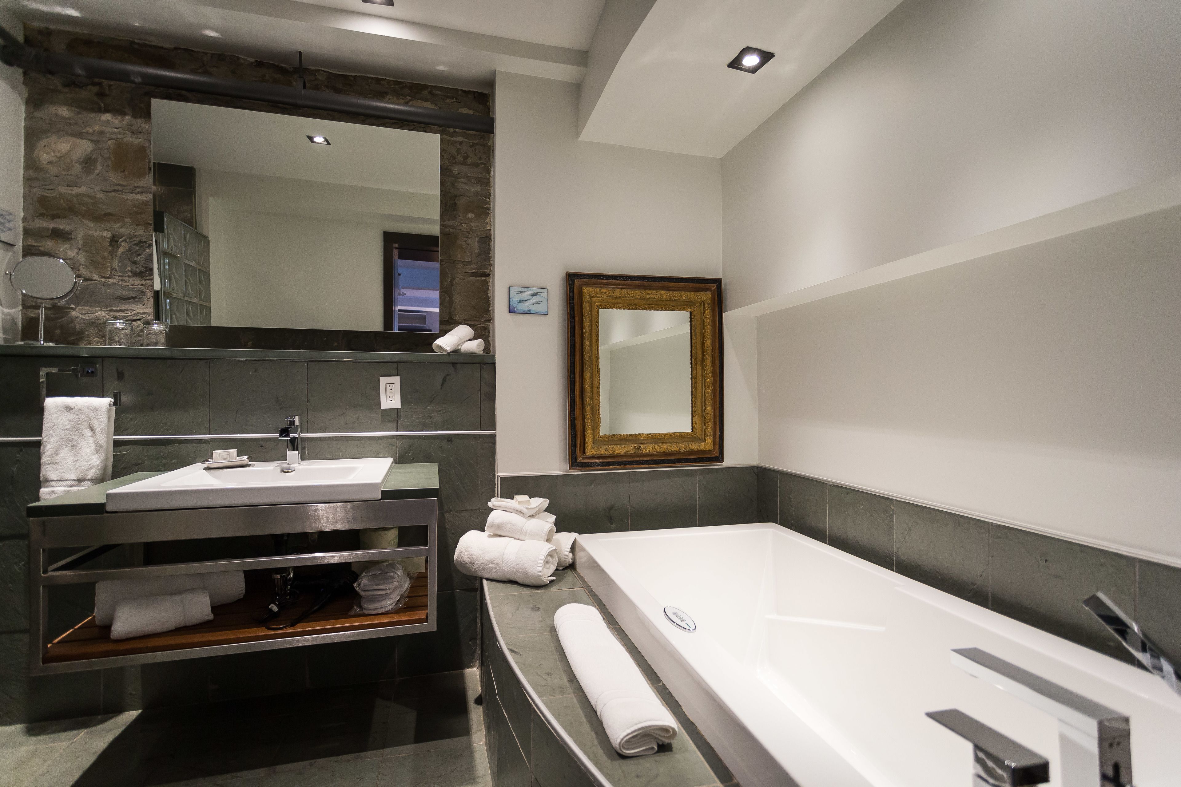 junior suite, courtyard view, ground floor (onze) | bathroom | designer toiletries, hair dryer, bathrobes, towels