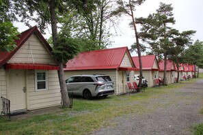 Cottage, 1 Queen Bed, Non Smoking | Premium bedding, Tempur-Pedic beds, desk, blackout drapes - Imperial Inn Thousand Islands (Gananoque)
