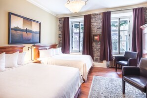 Habitación tradicional, 2 camas matrimoniales | Ropa de cama de alta calidad, escritorio y cortinas blackout 