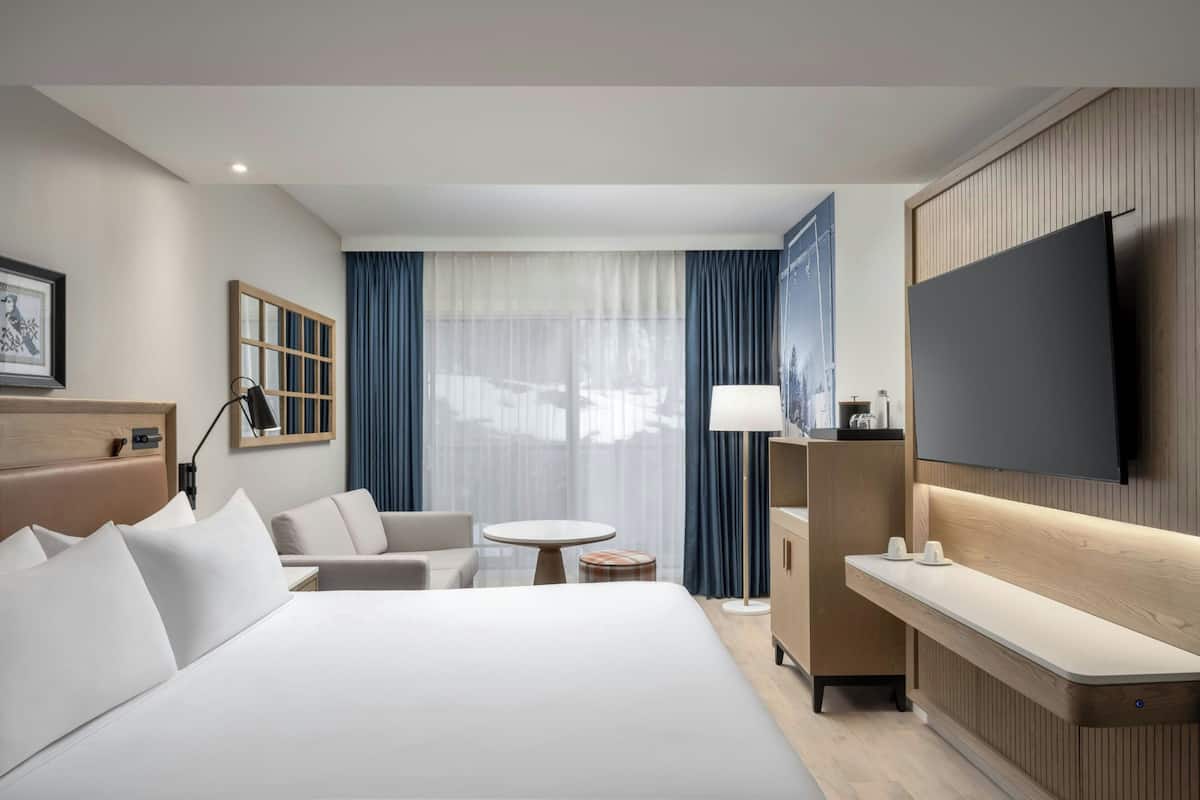 Room, 1 King Bed, Non Smoking, Garden View (Balcony)