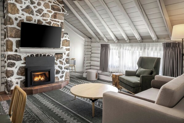 In-room safe, desk, laptop workspace, blackout drapes - Mont Gabriel, Sainte-Adele, a Tribute Portfolio Resort (Sainte-Adele)