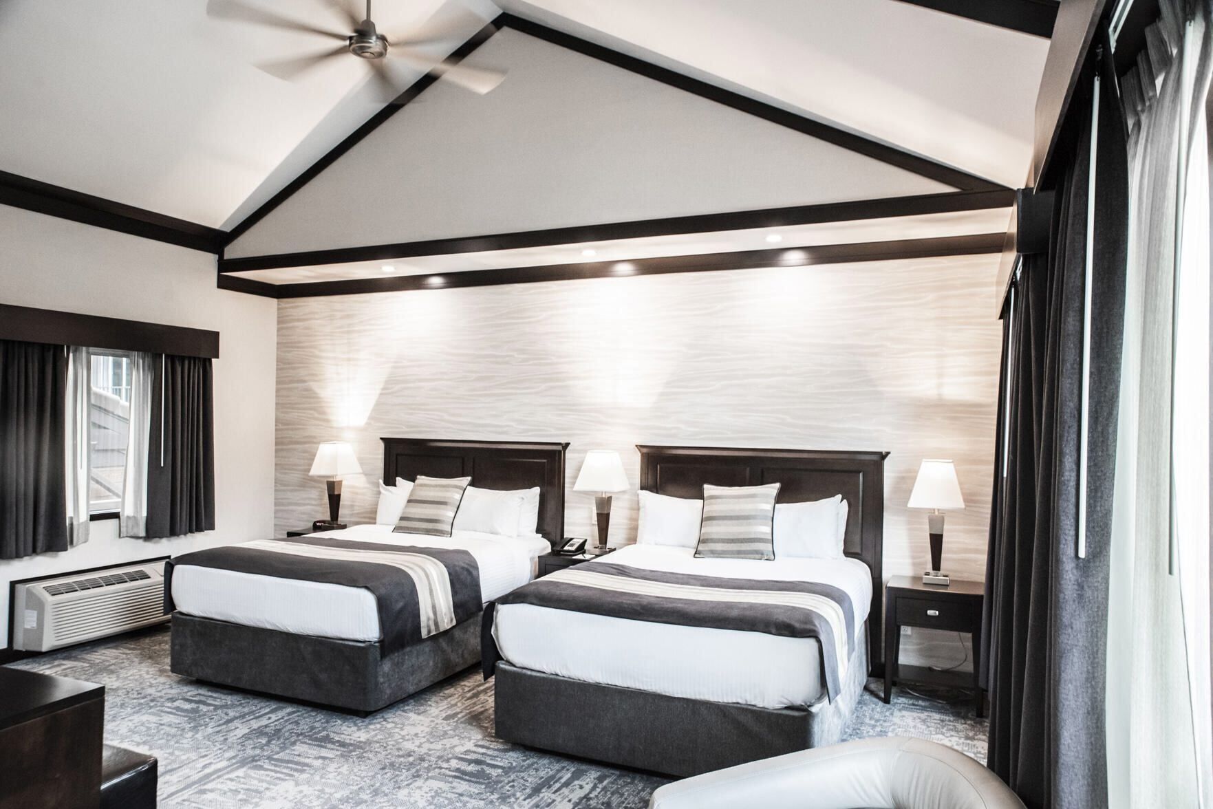 Ropa de cama de alta calidad y tabla de planchar con plancha 
