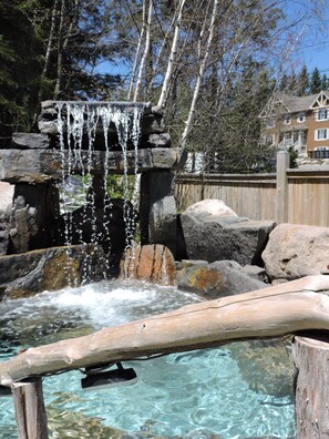 Bain à remous extérieur