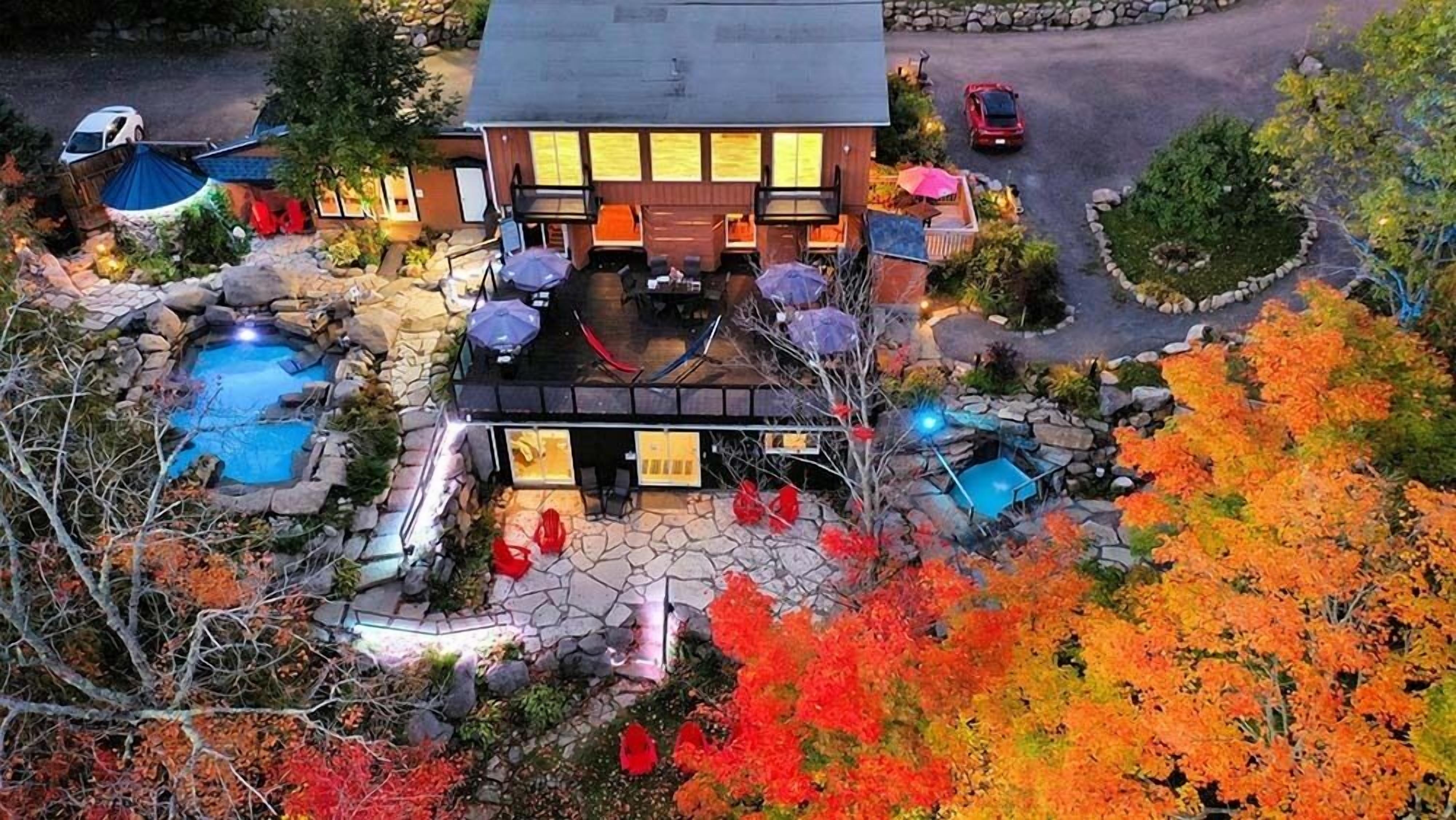 Vista frontal de la propiedad