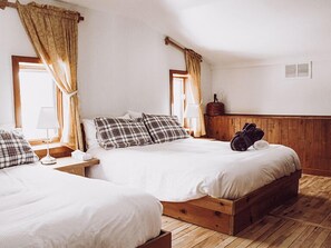 Room, 2 Double Beds | Iron/ironing board, free WiFi, bed sheets - Auberge & Spa Beaux-Rêves (Sainte-Adele)