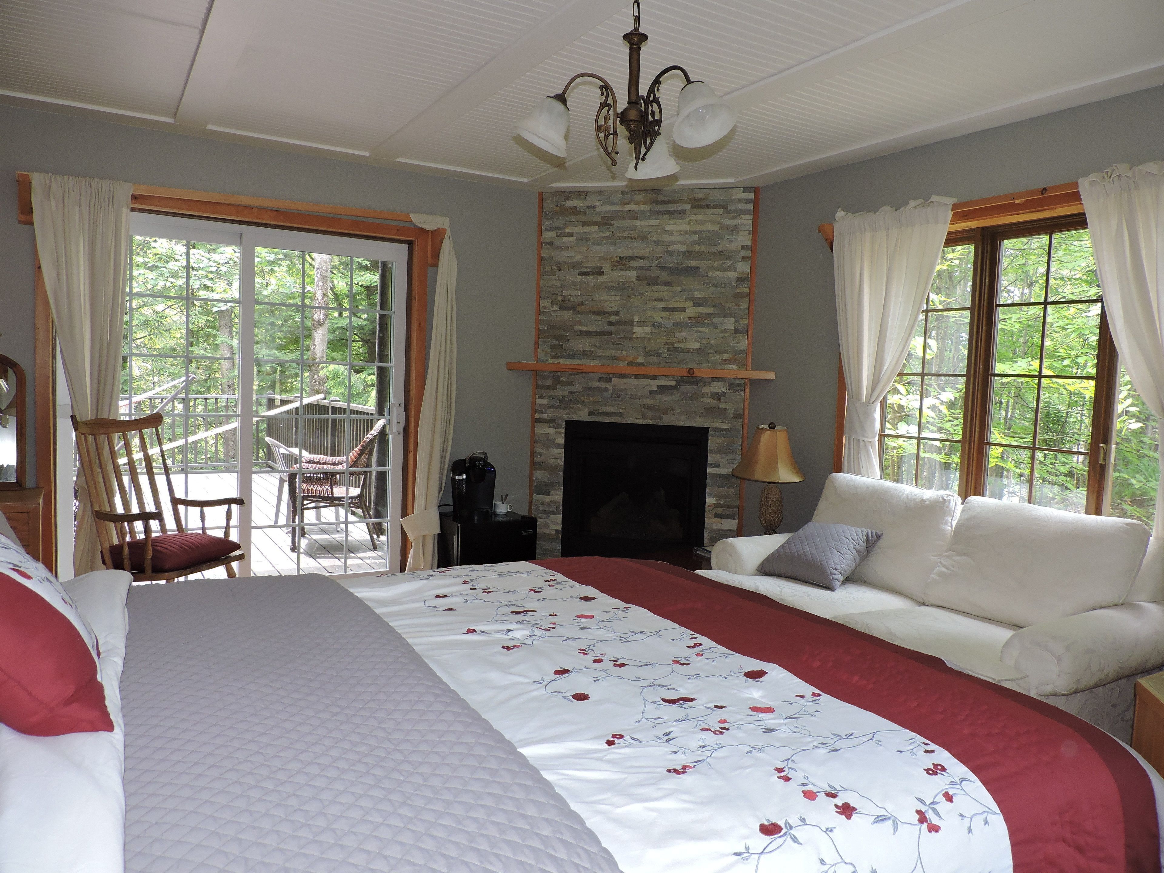 Seterika/papan seterika, Wi-fi percuma, cadar katil 