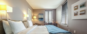 Chambre de La Fontaine | Hypo-allergenic bedding, down duvets, in-room safe