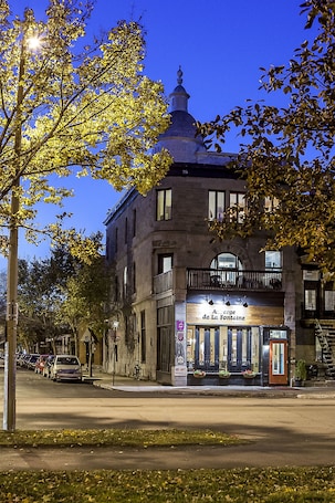 Fachada de la propiedad por la tarde o noche