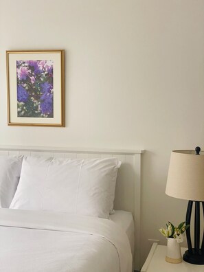 Apartment, 1 Queen Bed, Kitchen | Egyptian cotton sheets, premium bedding, pillowtop beds, desk