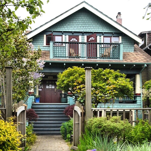 Exterior - A Suite at Kitsilano Cottage (Vancouver)