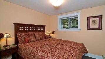 Apartment, 2 Bedrooms | Iron/ironing board, free cribs/infant beds, rollaway beds, free WiFi