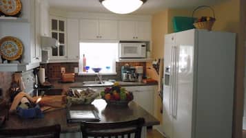 Apartment, 2 Bedrooms | Private kitchen | Full-size fridge, microwave, stovetop, dishwasher