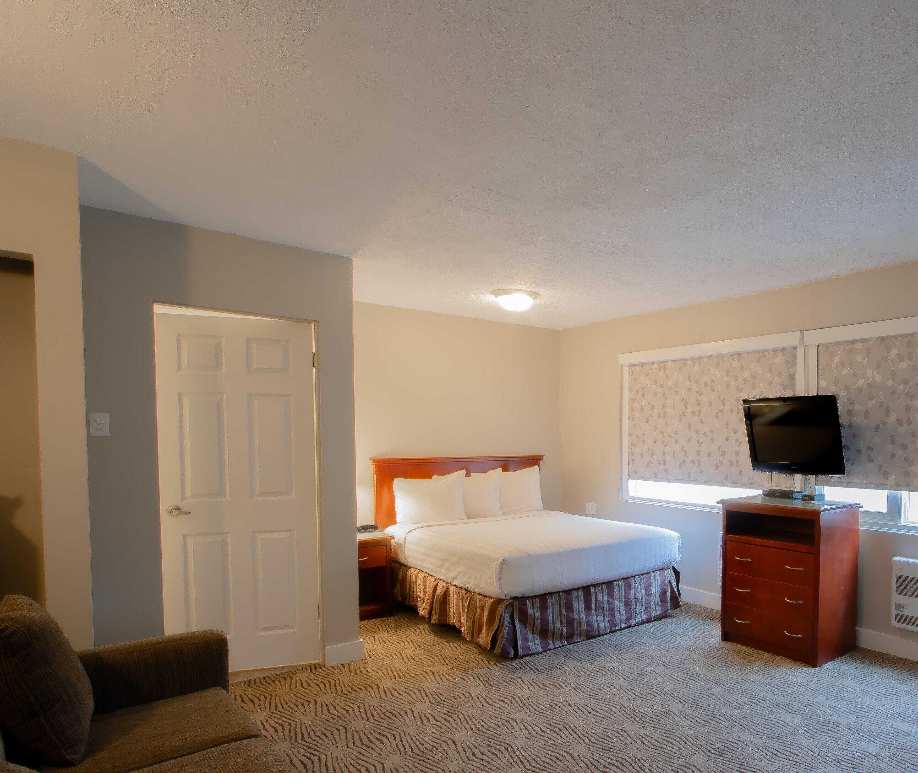 family room | premium bedding, desk, iron/ironing board, free wifi