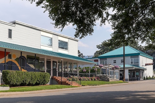Scott's Inn and Suites