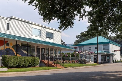 Scott's Inn and Suites