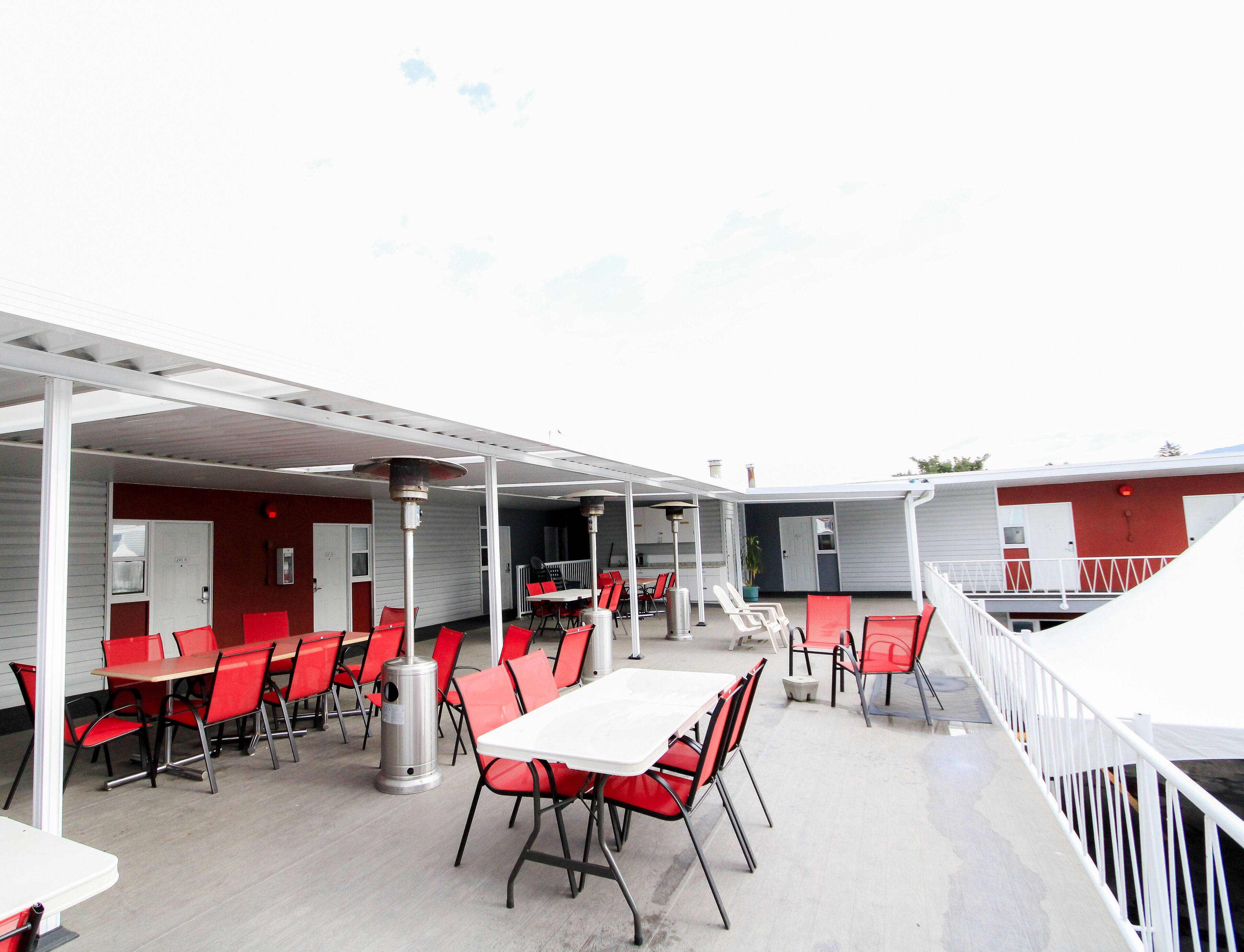 Premium bedding, desk, iron/ironing board, free WiFi