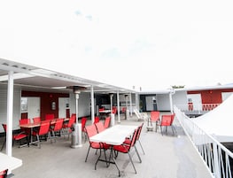 Ropa de cama de alta calidad y escritorio