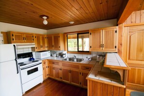 Full-sized fridge, microwave, stovetop, coffee/tea maker