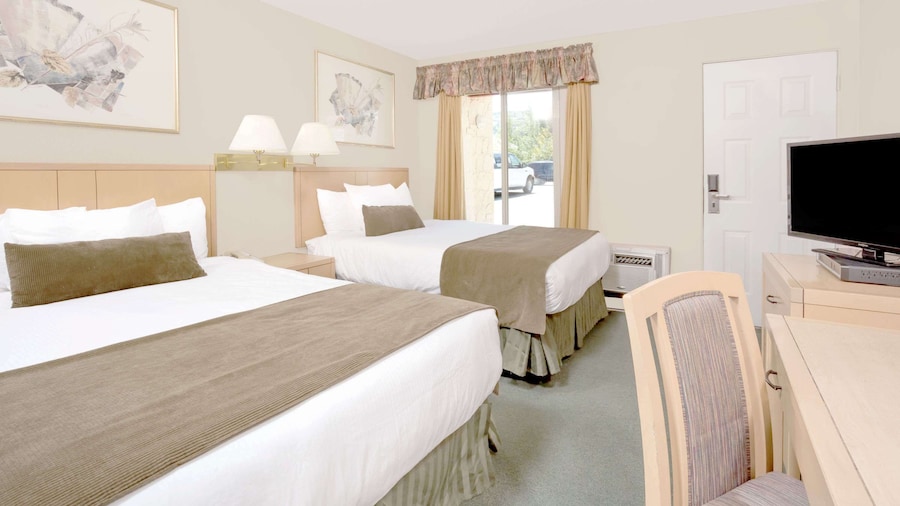 Howard Johnson by Wyndham Downtown Kamloops