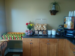 Free daily on-the-go breakfast - Super 8 by Wyndham Valemount (Valemount)