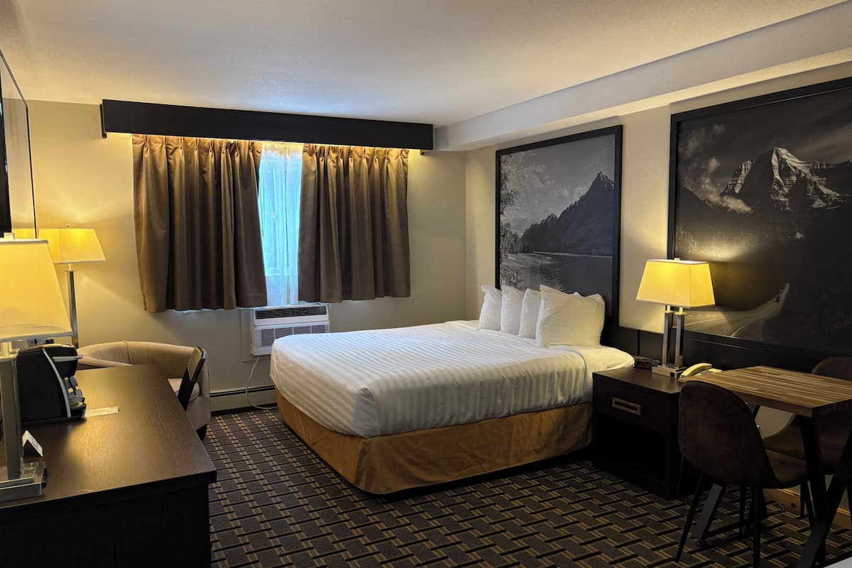 ルーム キングベッド 1 台 禁煙 簡易キッチン | 低刺激性寝具、デスク、遮光カーテン、アイロン / アイロン台