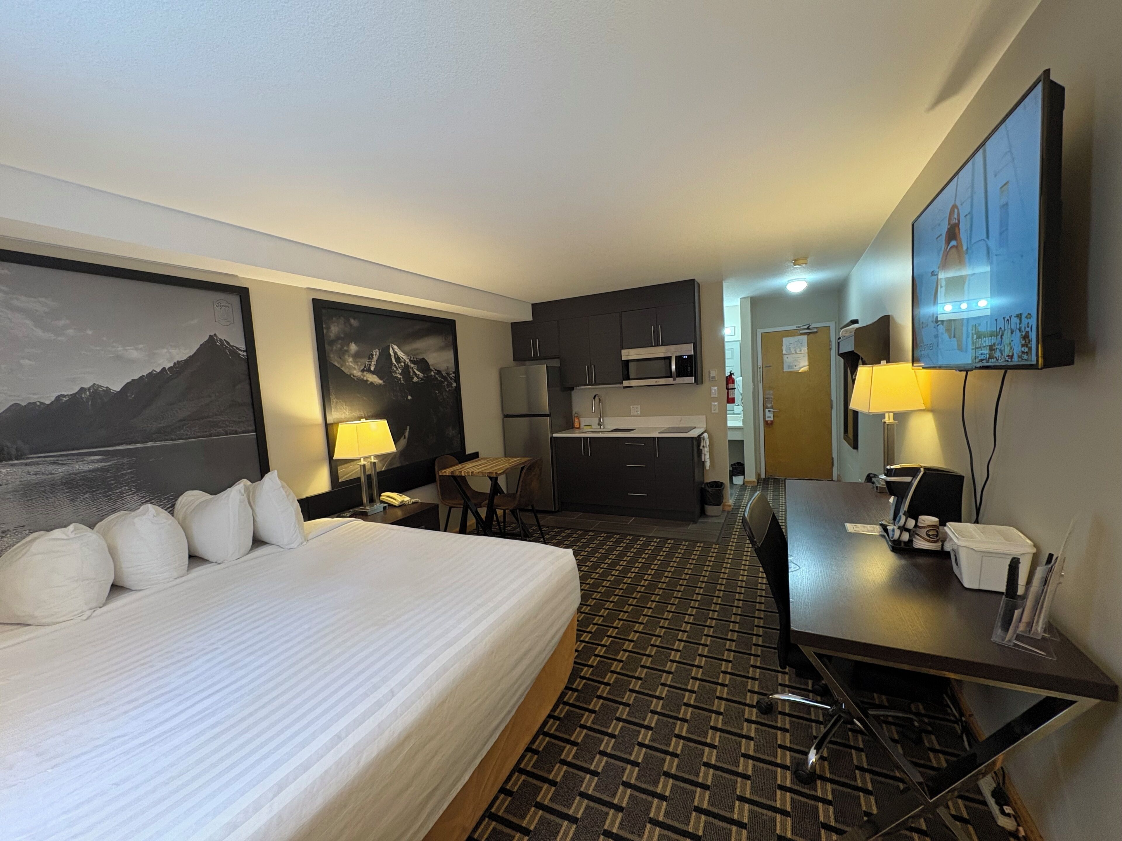 Chambre, 1 très grand lit, non-fumeurs, coin cuisine | Salle de bain | Ensemble douche/baignoire, baignoire relaxante profonde