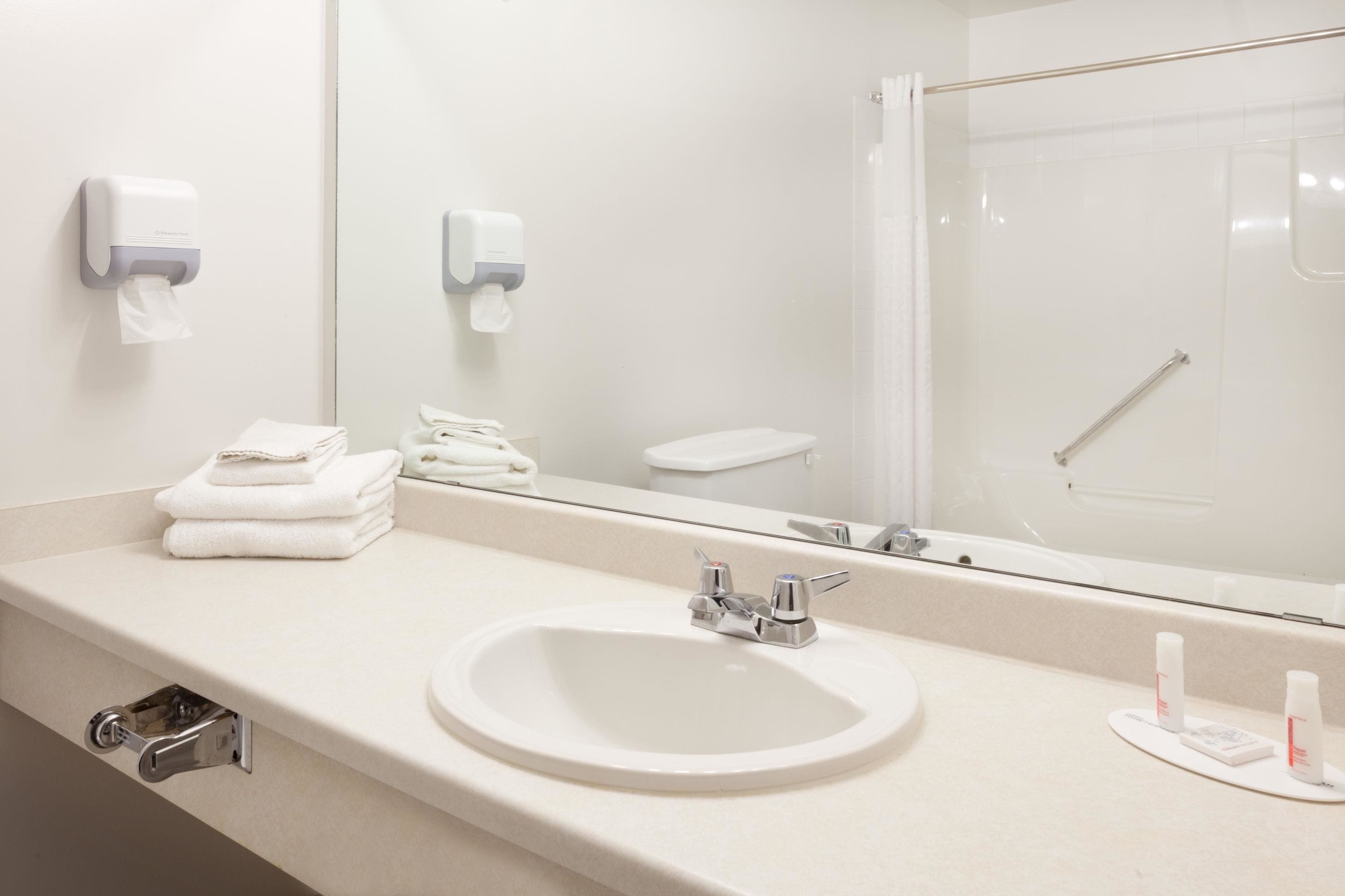 Combined shower/tub, deep soaking tub, free toiletries, hair dryer